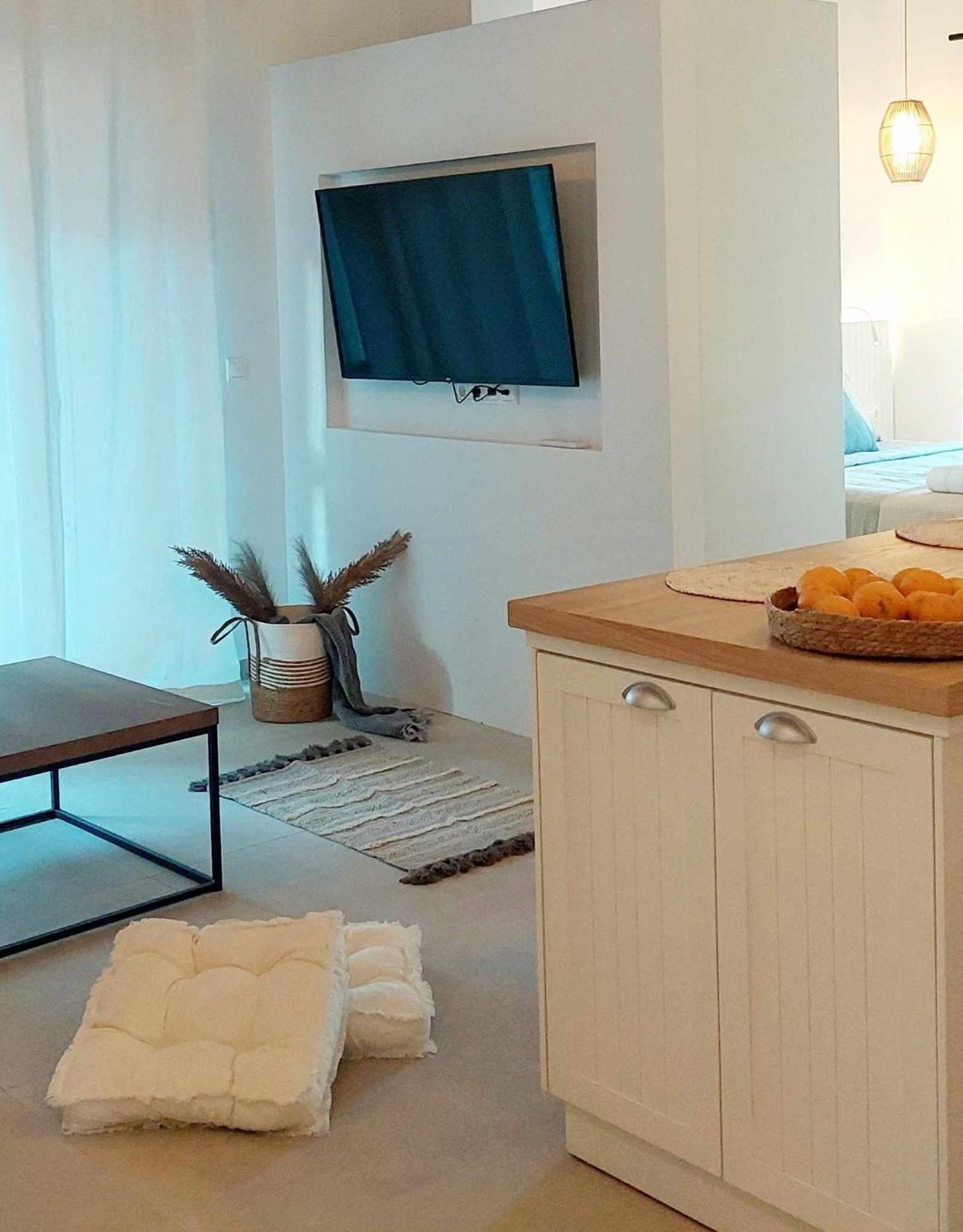 Maya Apartments, Modern And Convenient Apartments With Private Parking Skiathos Exterior photo